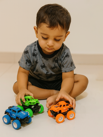 Mini Monster Truck Toy for Kids – 4x4 Spring Suspension Car with Big Rubber Tyres