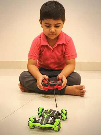 4WD RC Stunt Drift Car for Kids – 360° Rotating Remote Control Car with Rechargeable Battery & LED Lights (Ages 6+)