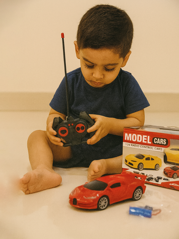 1:24 Scale RC Sports Car Toy – Rechargeable Remote Control Racing Car for Kids – Stylish Bugatti & Lamborghini Models – Red & Yellow Colors