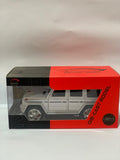 1:24 White Diecast G-Wagon Style Metal SUV Toy Car – Pull Back Action, Opening Doors & Hood, Lights & Sound