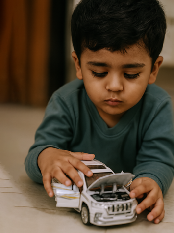 1:24 White Toyota Prado Diecast SUV Model Car – Metal Body, Lights, Sound, Openable Doors & Pull Back Action