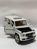 1:24 White Diecast G-Wagon Style Metal SUV Toy Car – Pull Back Action, Opening Doors & Hood, Lights & Sound